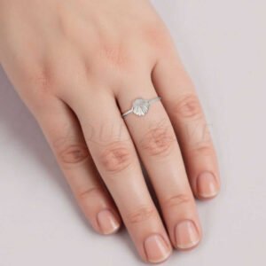 right-female-hand-with-seashell-ring-on-finger