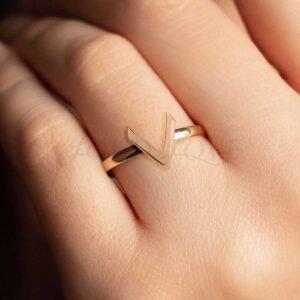 sleek-14k-gold-v-ring