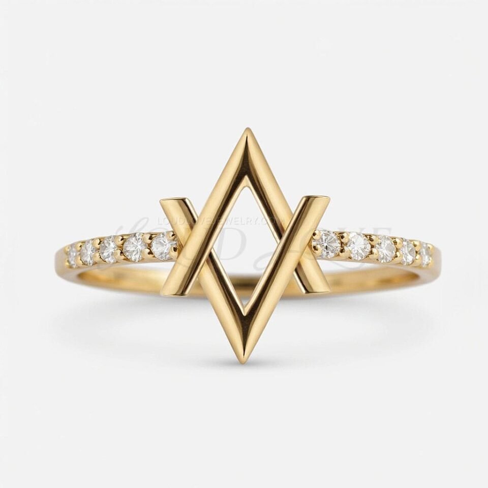 Double V gold ring with pavé diamonds forming a lozenge shape, shown from the front.