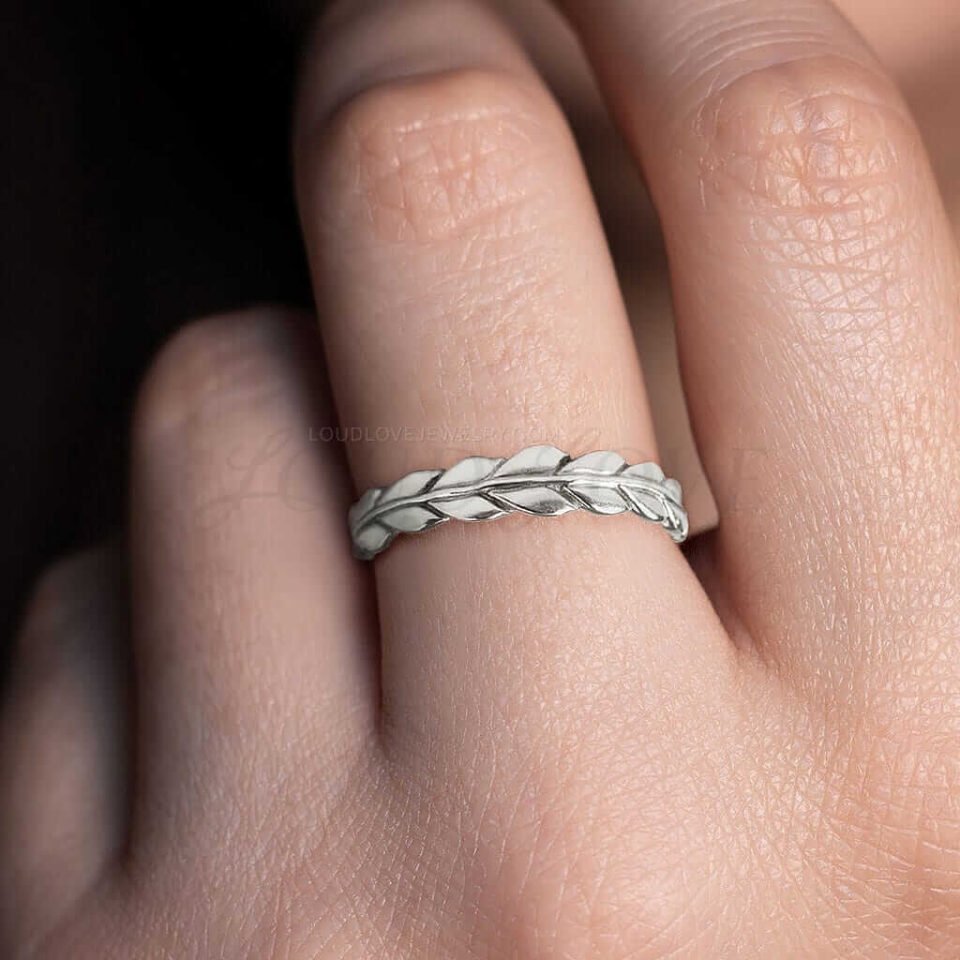 Gold-plated Laurel Wreath Ring featuring delicate laurel leaves in an elegant arrangement